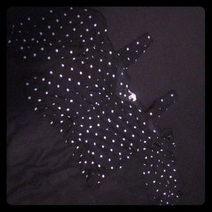 Shoulder and off shoulder cropped top .